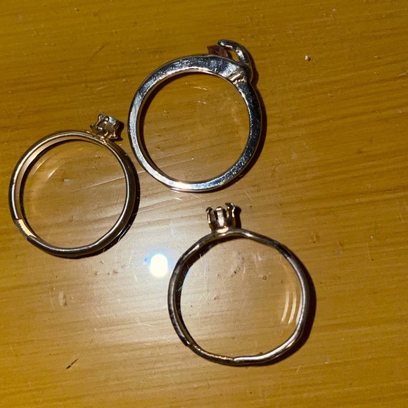 Assortment of rings - Picture 2 of 7